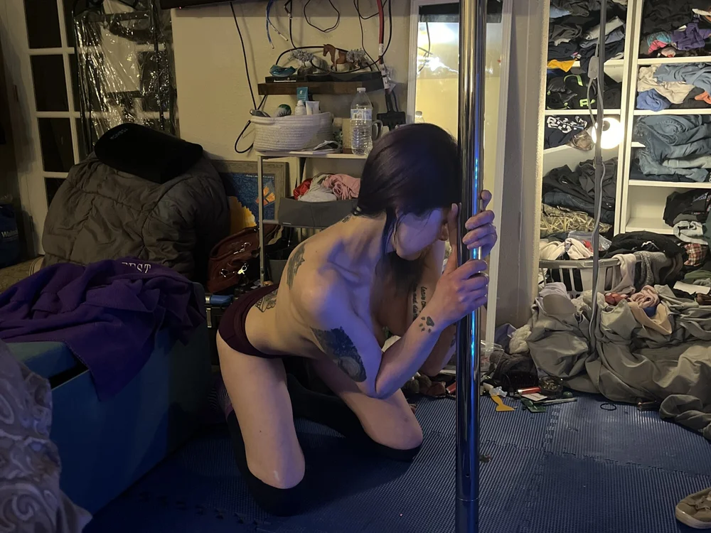 CamiCsmAndJJ's Offline Chat Room