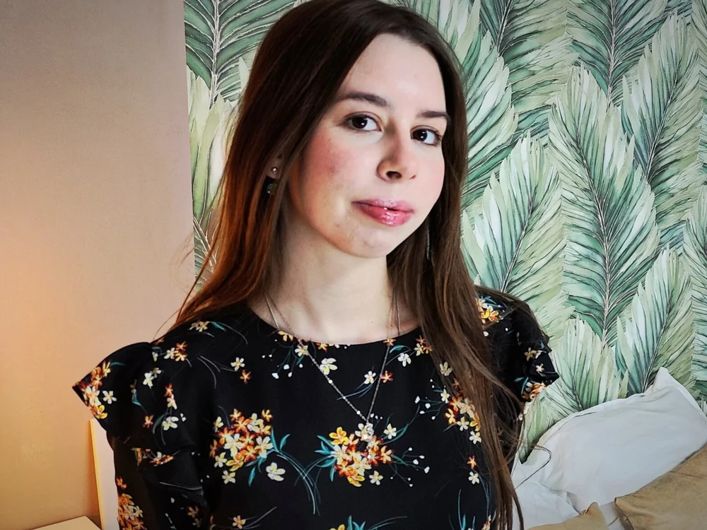 AdaNais' Offline Chat Room