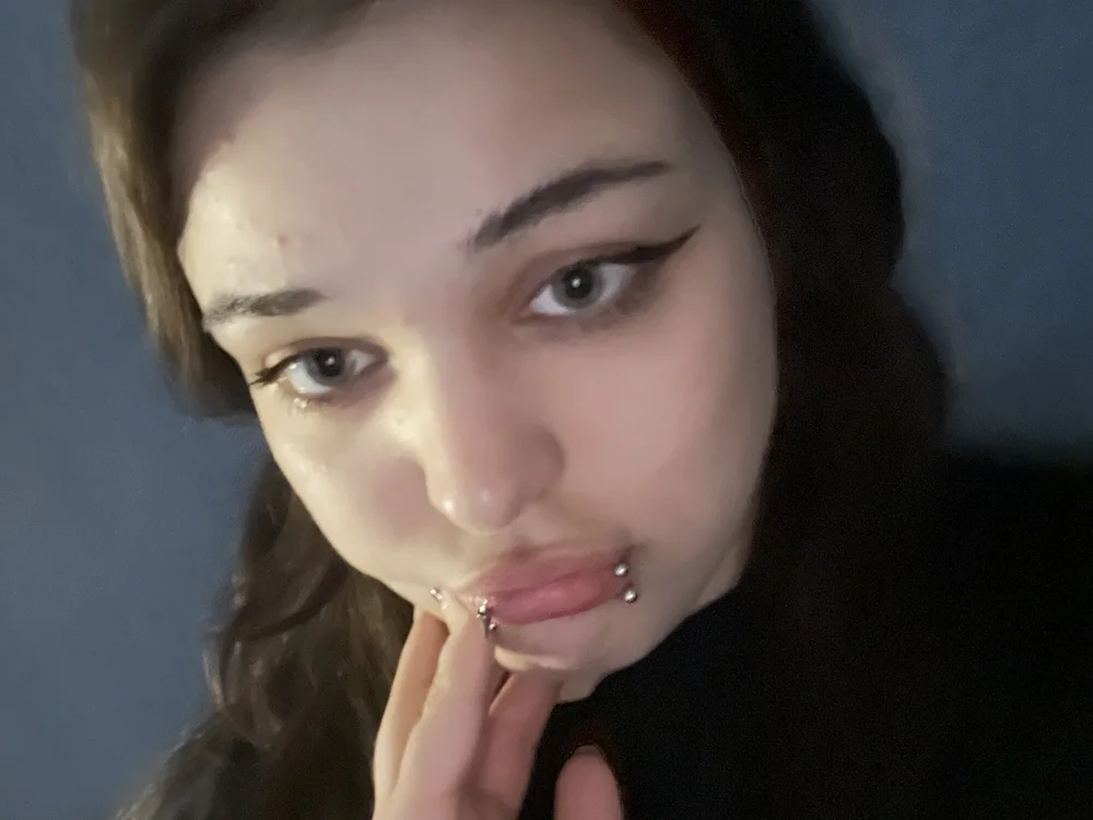 Emily_Ferra's most recent online preview