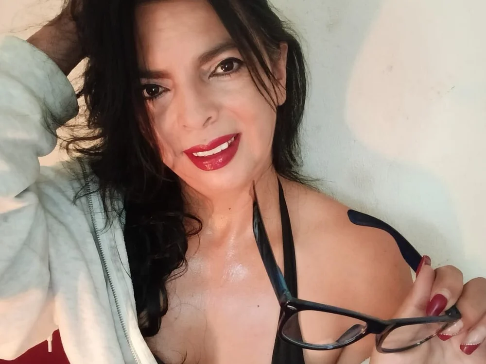 Vicky_Ruiz's Offline Chat Room
