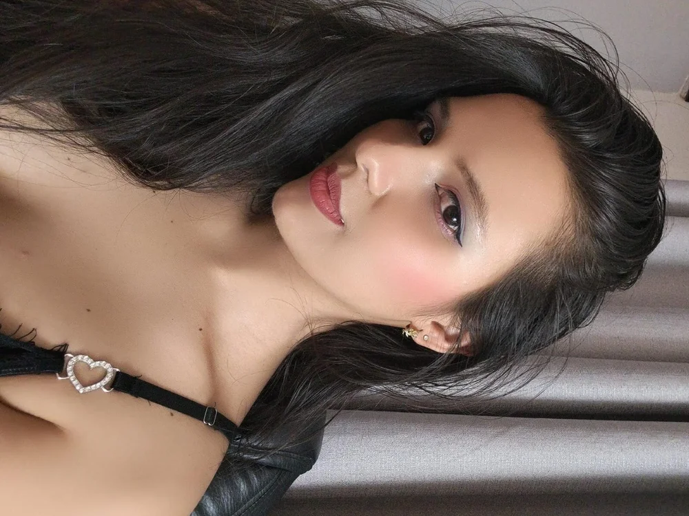 AnneliseLestrange offline chatrum