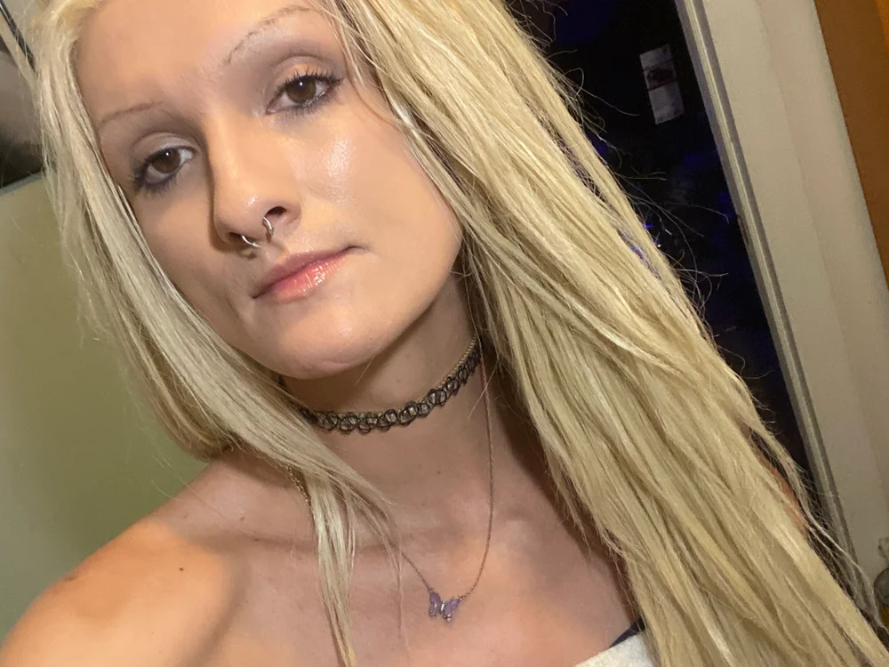 Offline XXX chat modela XxAuroraStormxX
