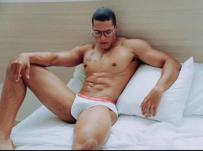 Adambrocs1 Adlı Modelin Çevrimdışı XXX Sohbeti