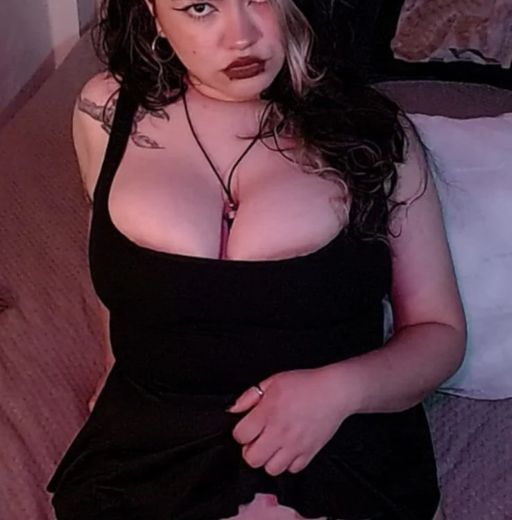 Rossalie_Adams_v cam model