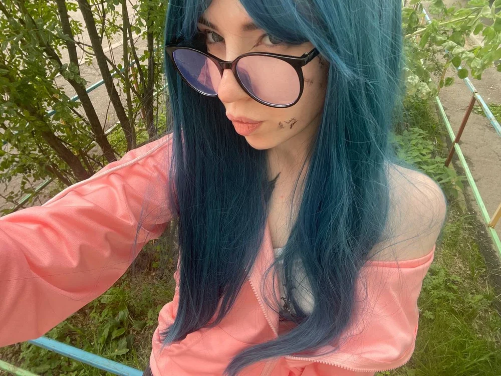 Sienna_Rayy's Offline Chat Room