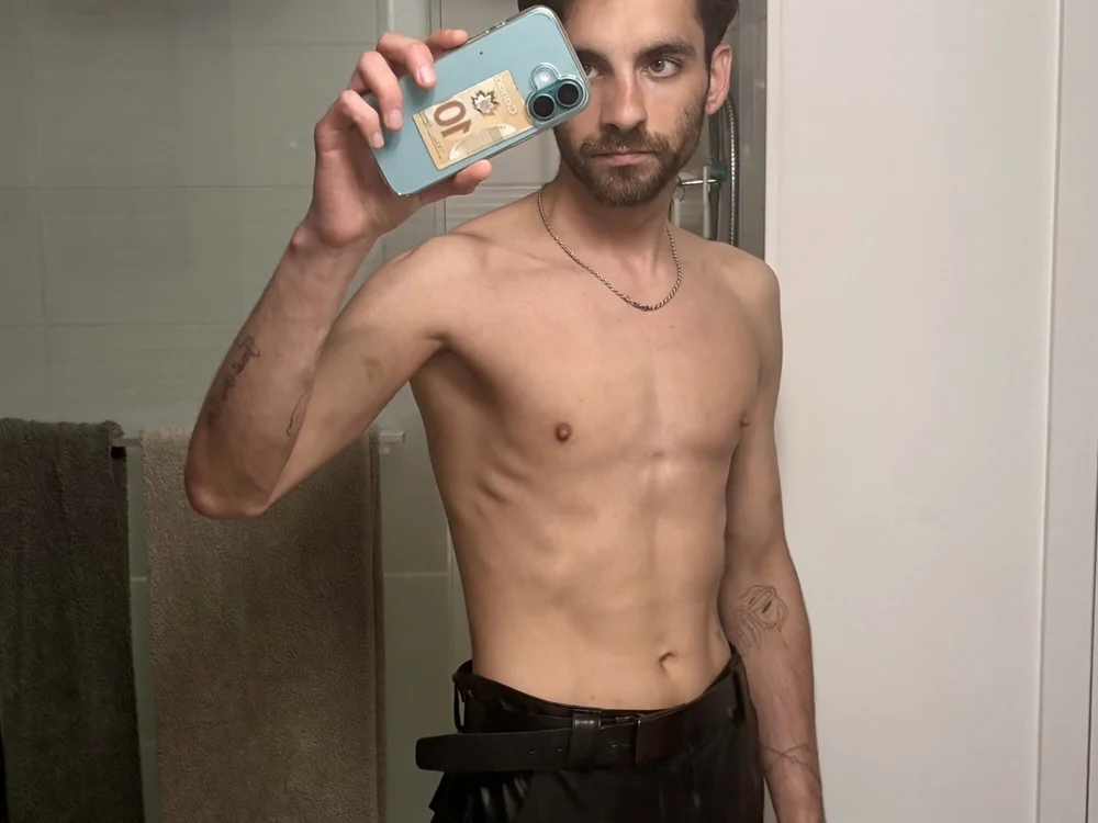 HungWhiteStallion offline XXX-chat