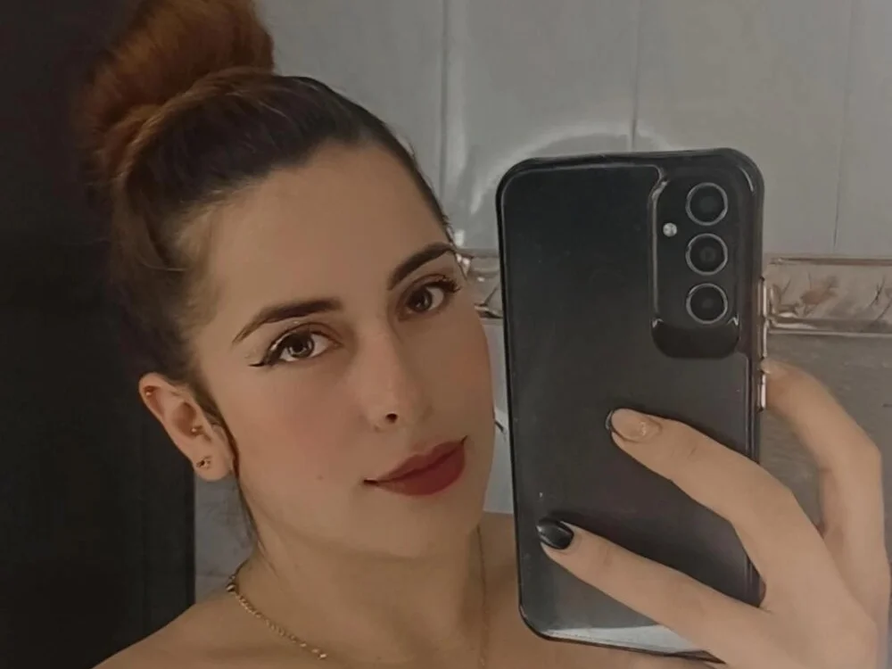 Tiina_hz Offline XXX Chat