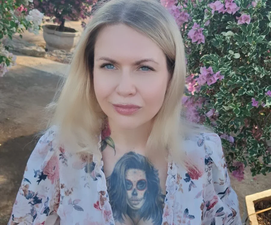 Tiffany_Hills' Offline Chat Room