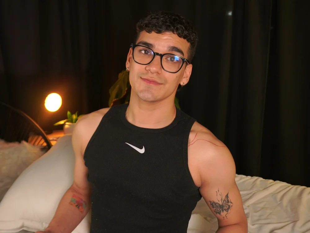 EROS_AND_ALAN Adlı Modelin Çevrimdışı XXX Sohbeti