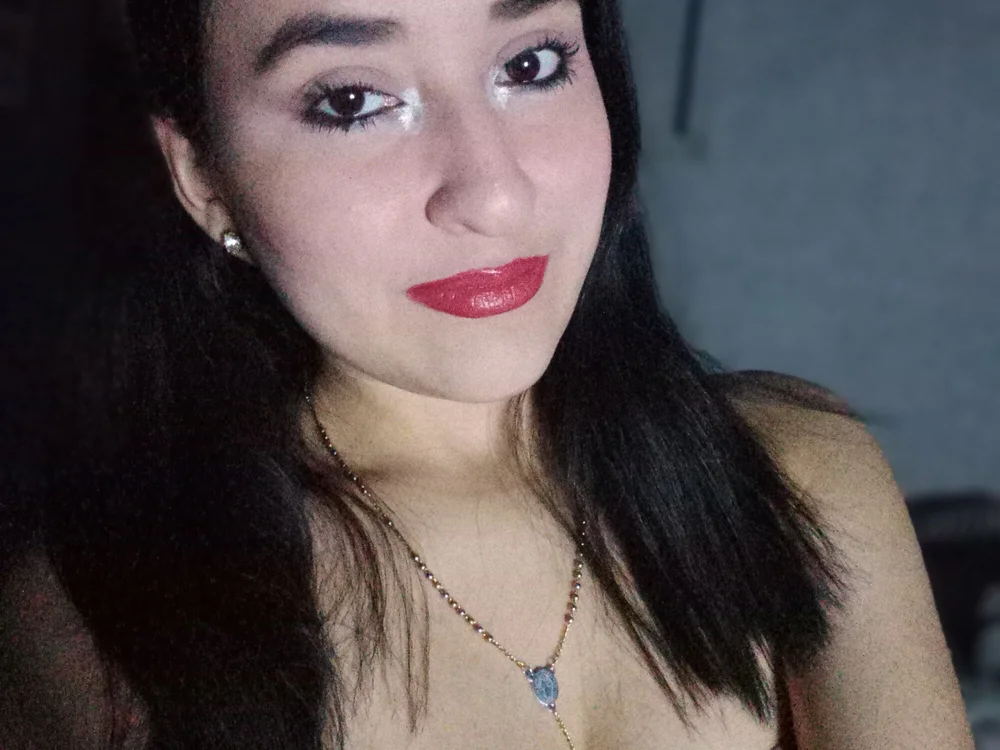Estrella_55's Offline Chat Room