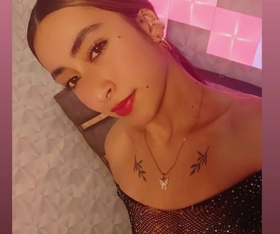 Lia_Roses3x Chat XXX offline