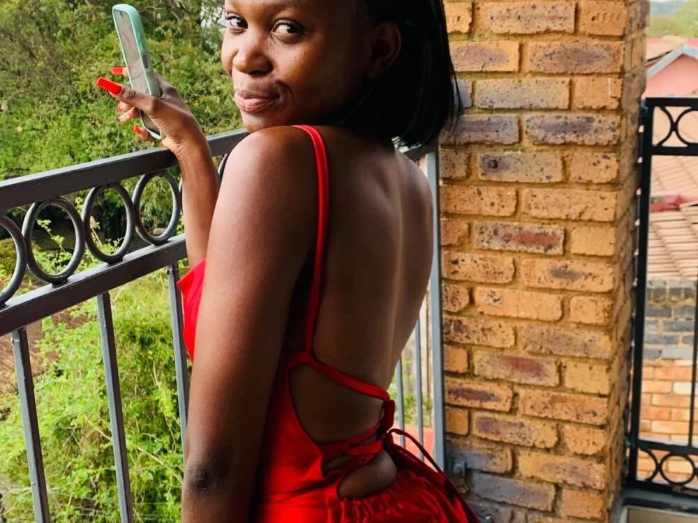 MissRedHotRaven Obrolan XXX Offline