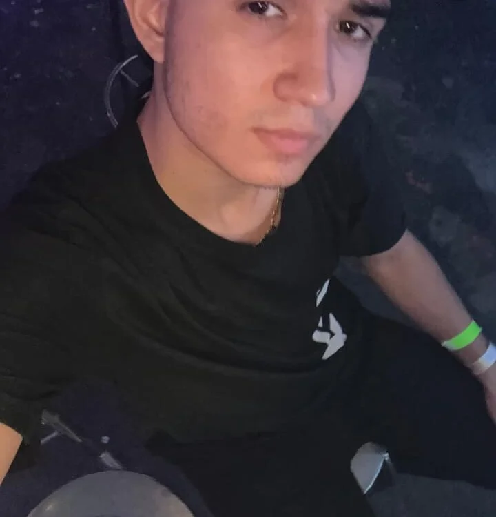 alejo_gray Chat XXX Ngoại tuyến