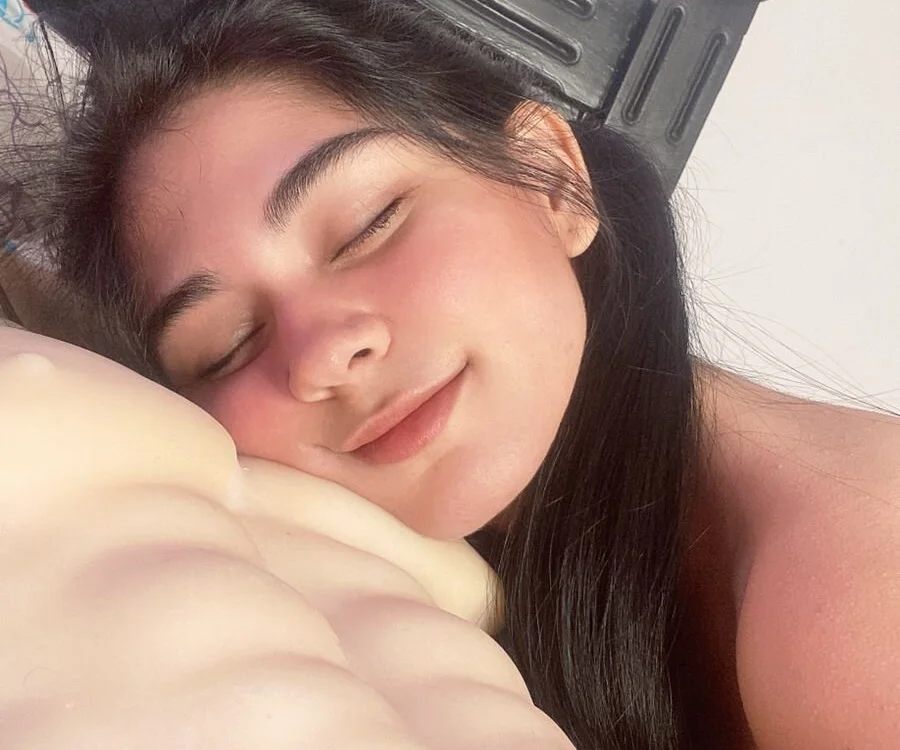 IsabellaLopez22's Offline Chat Room