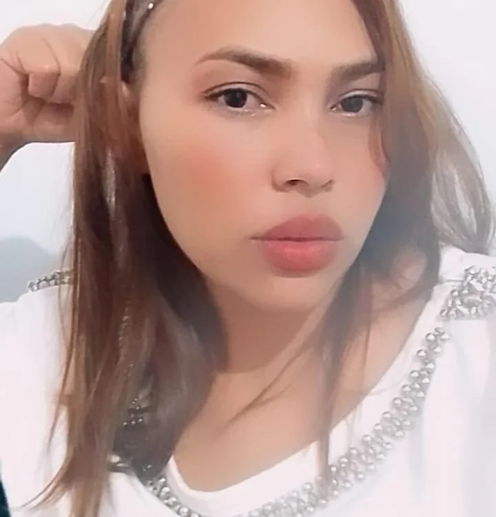 Victoria_Ferrari's Offline Chat Room