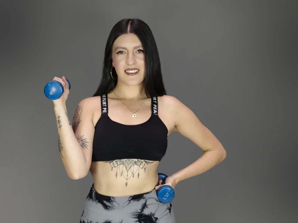 LiaCooper_n Offline XXX chat