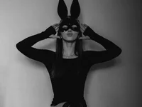 MonoGirl's webcam live show