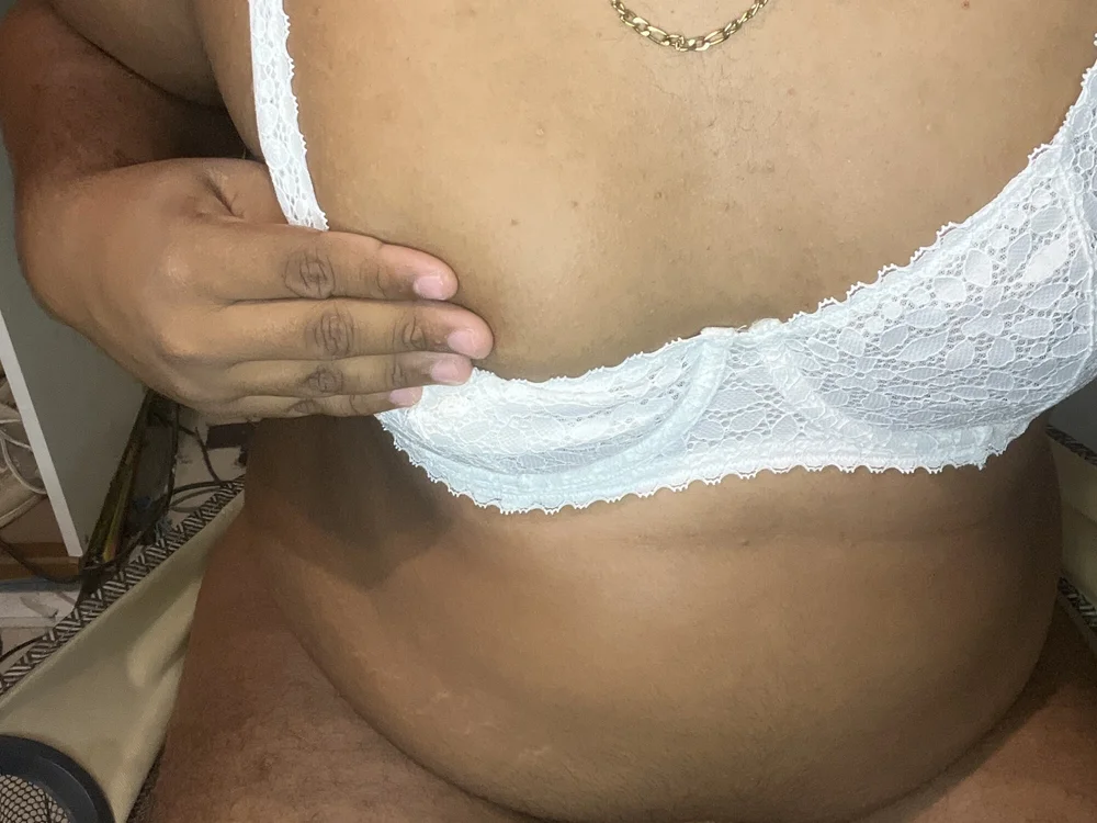 Nylou92i Adlı Modelin Çevrimdışı XXX Sohbeti