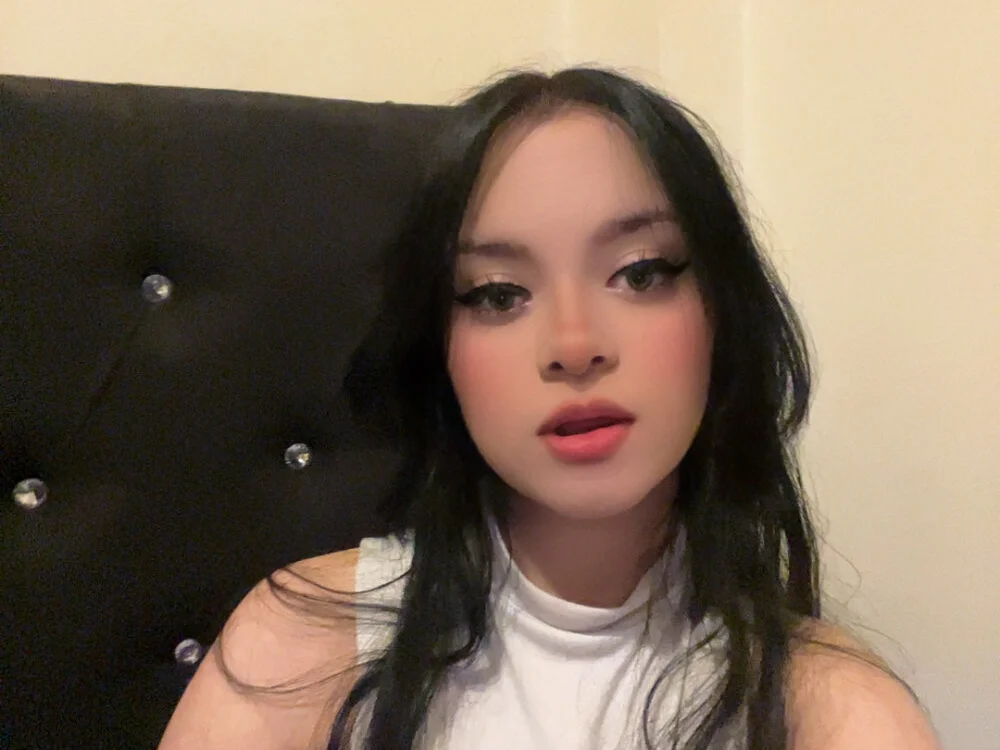 emily_and_justin's Offline XXX Chat