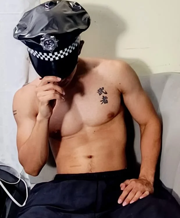 Hotlatinboy97's Offline Chat Room