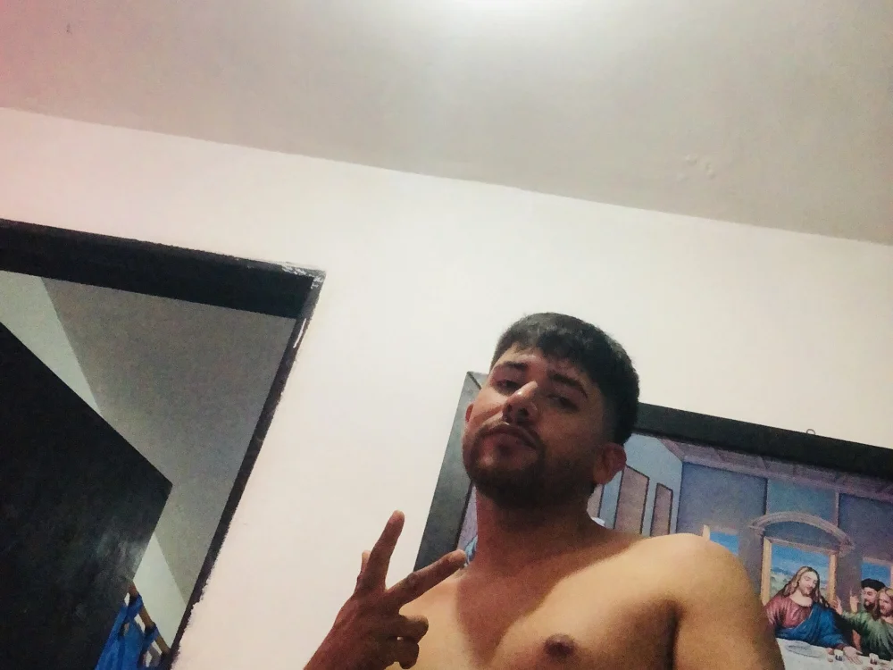 Fuckboy21cmcol's Offline XXX Chat