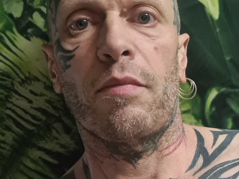 Tattooguyuk's Offline XXX Chat