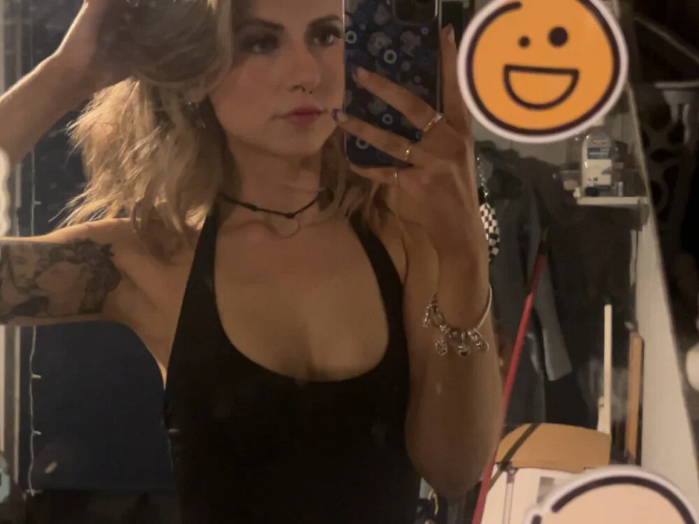 HollyMaeX's Offline XXX Chat