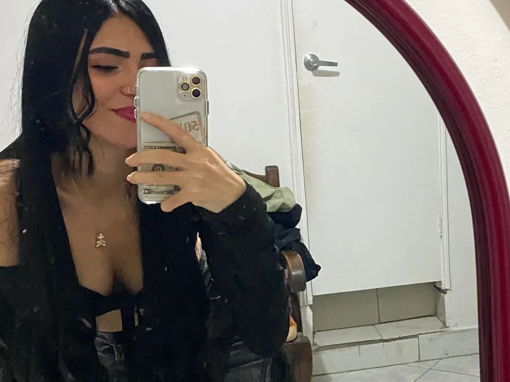 Valeria-07 cam model