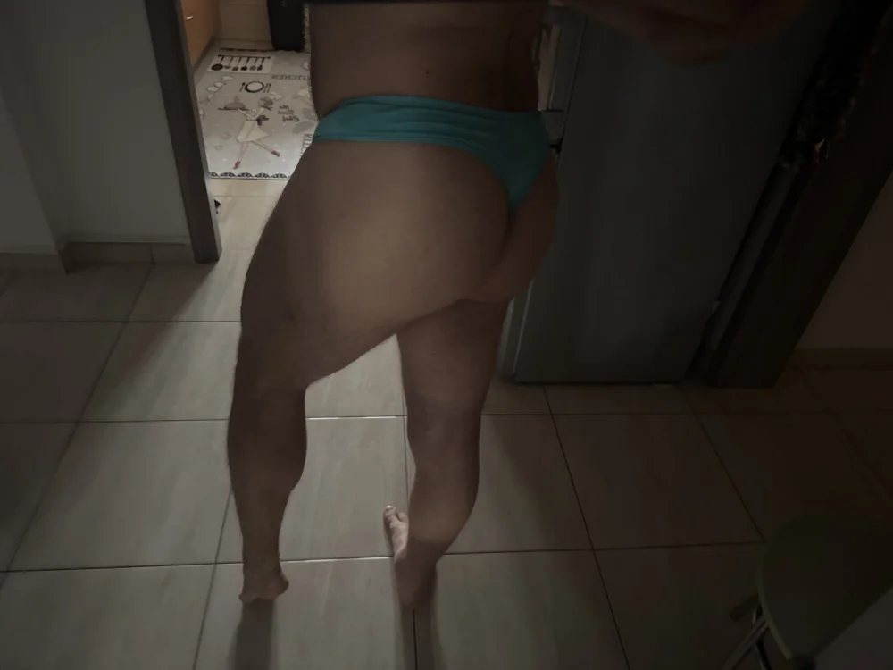 sex_slave2026's most recent online preview