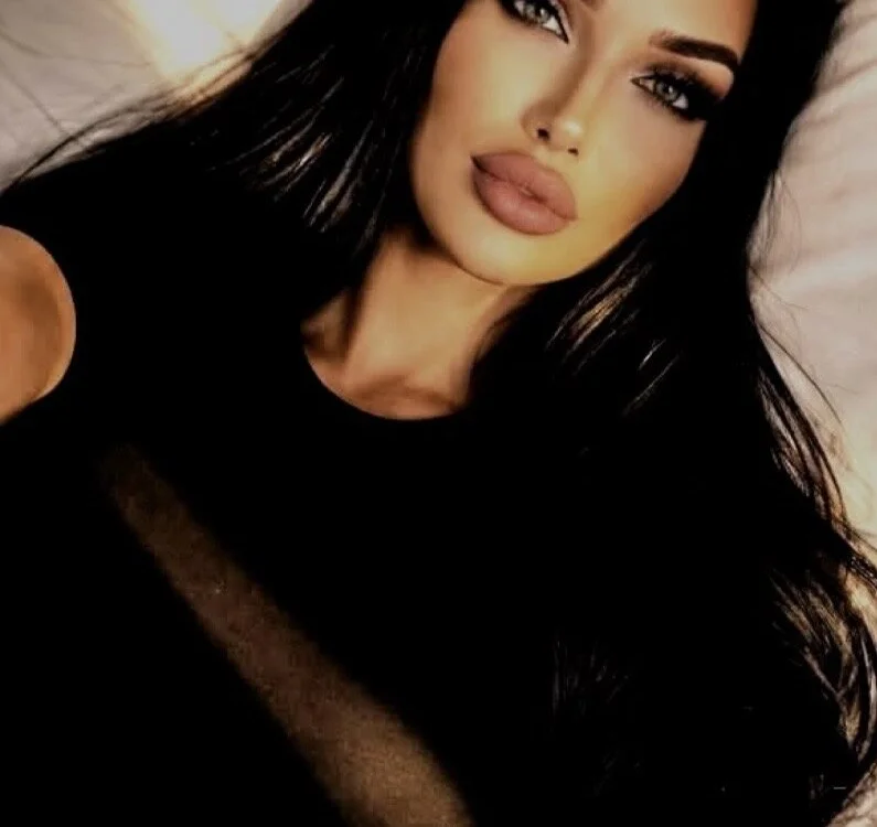 Alessandra_Play's most recent online preview