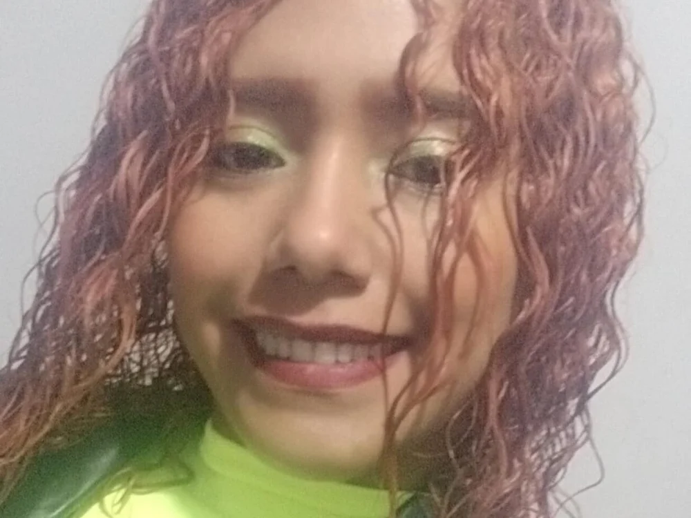 maylin303av's Offline Chat Room