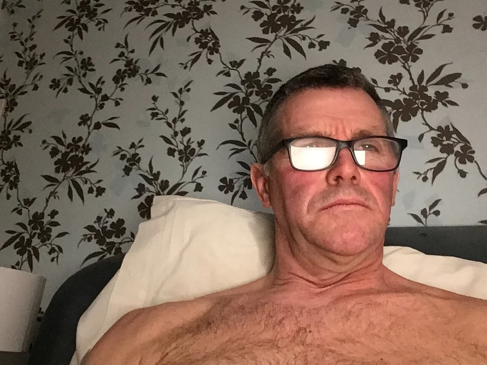 Hung_Daddy_UK's Offline Chat Room
