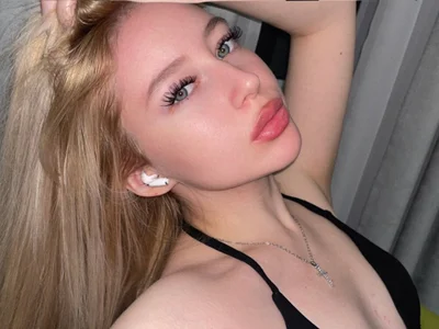 CinderPlay on StripChat