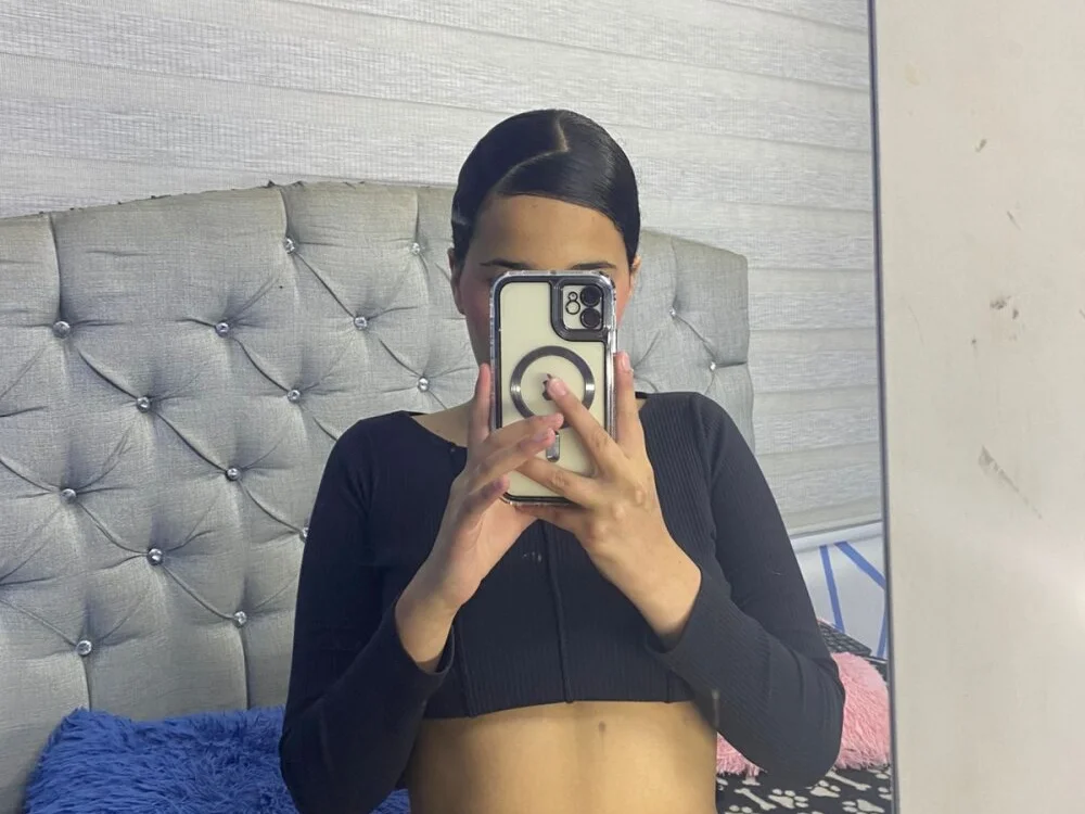 eimy_hot19 Offline XXX-Chat