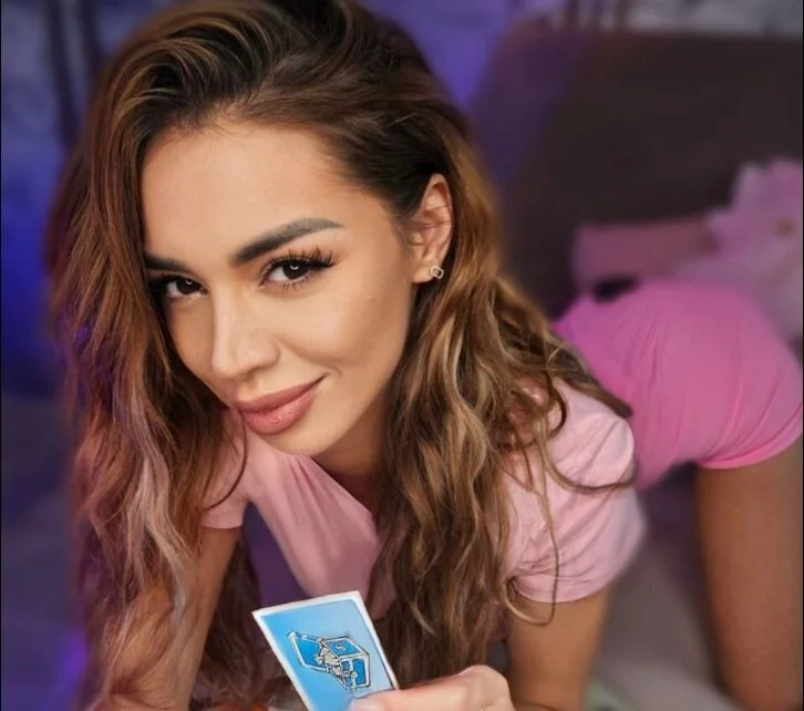 FlirtyFawnn Offline XXX chat