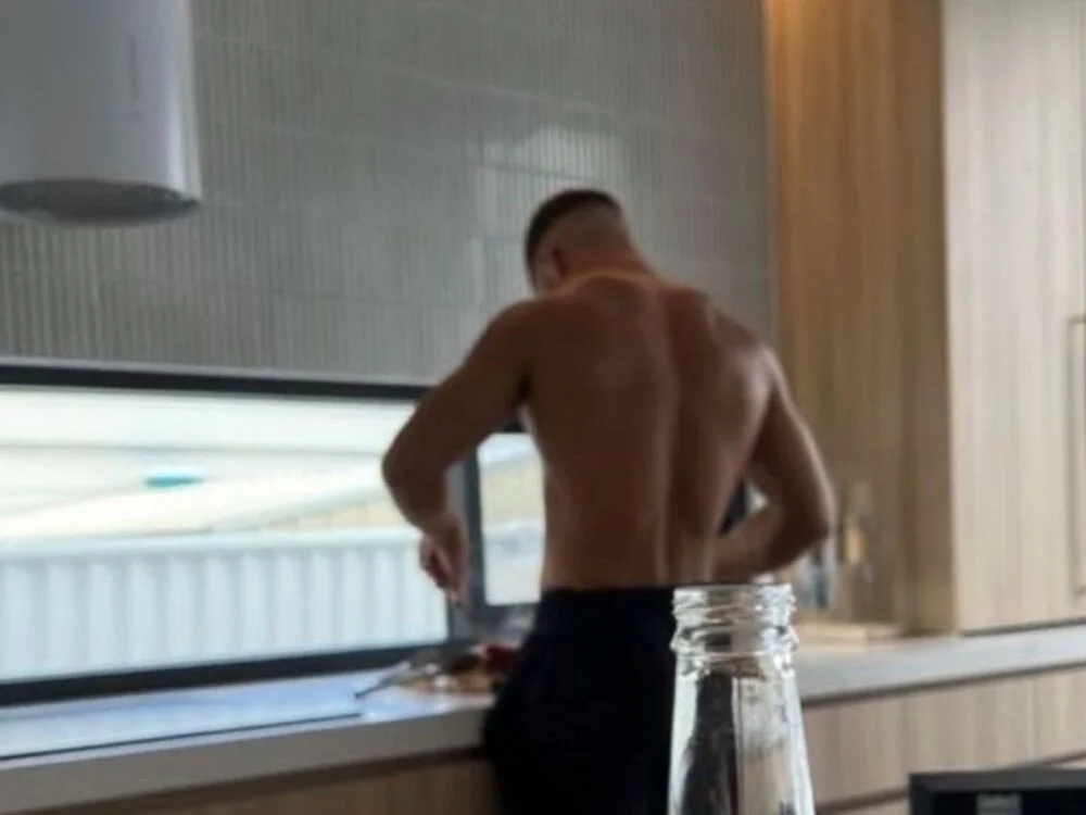 Ovidiu_Alex94 Offline XXX Chat