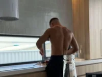 Ovidiu_Alex94 Adlı Modelin Çevrimdışı Sohbet Odası