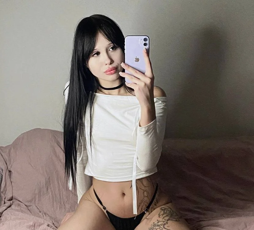 EmilyBaby18's Offline XXX Chat