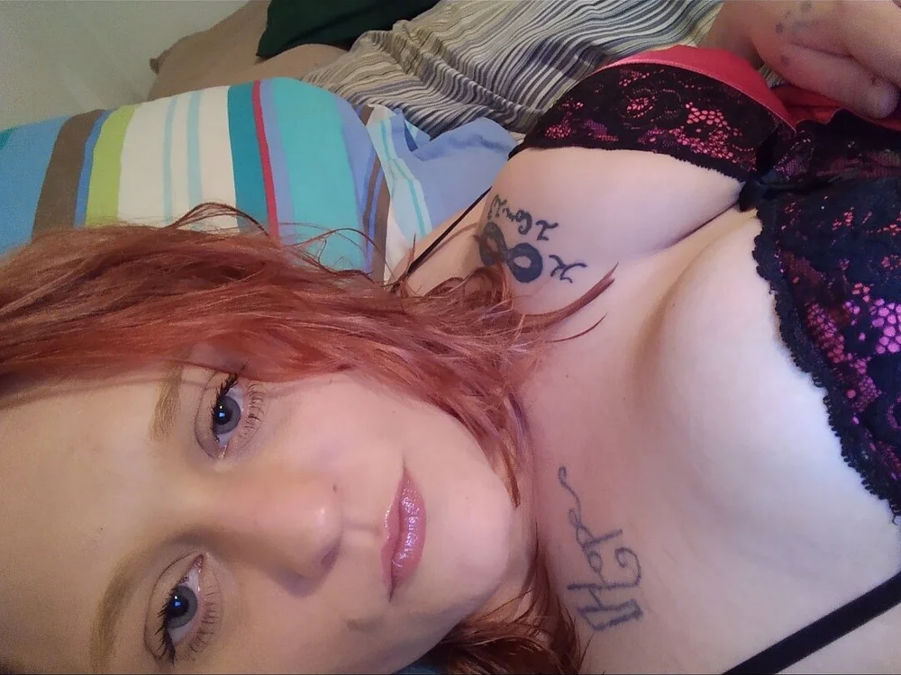 sluttypuddles89's Offline Chat Room
