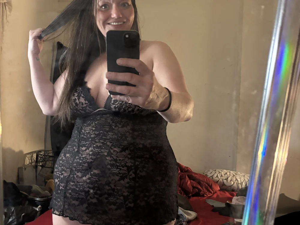 Freaky_Queen5913's Offline Chat Room