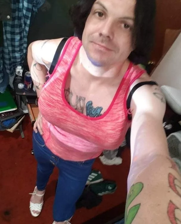 crossdressingfag's Offline Chat Room