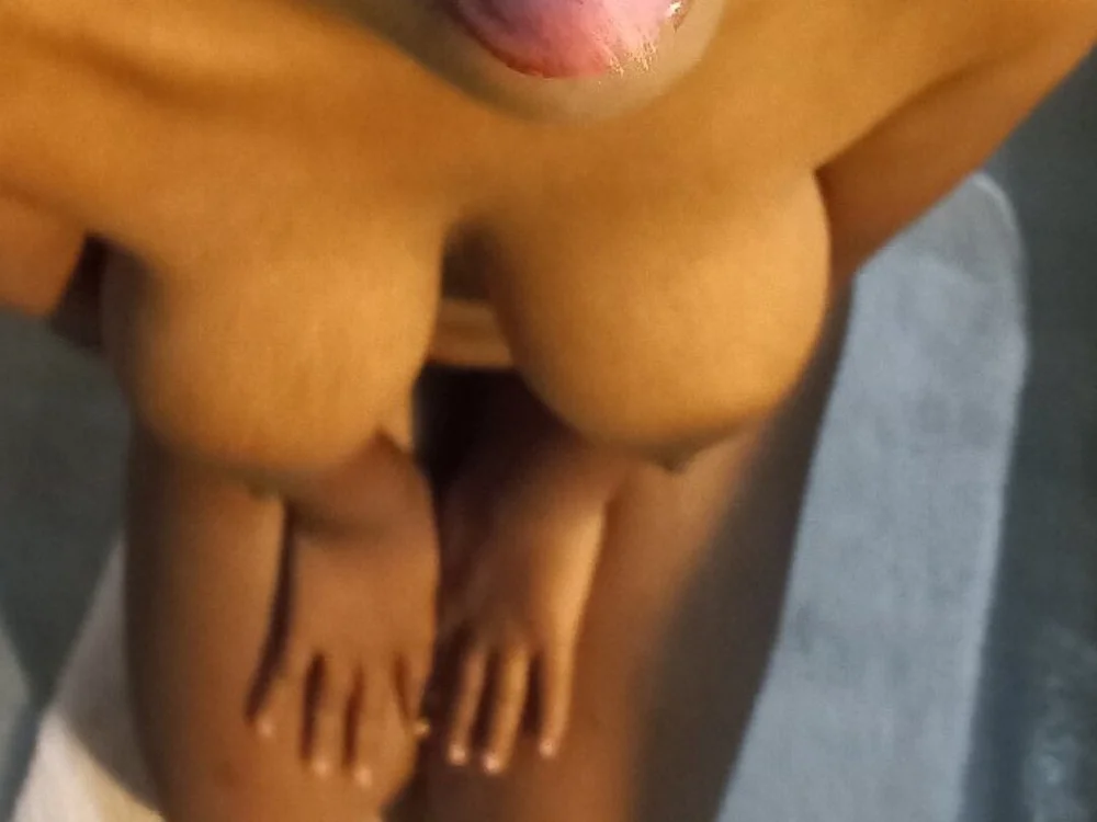 Lustfulslut's Offline Chat Room