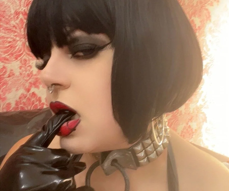 TheMakingBimboslut's Offline XXX Chat