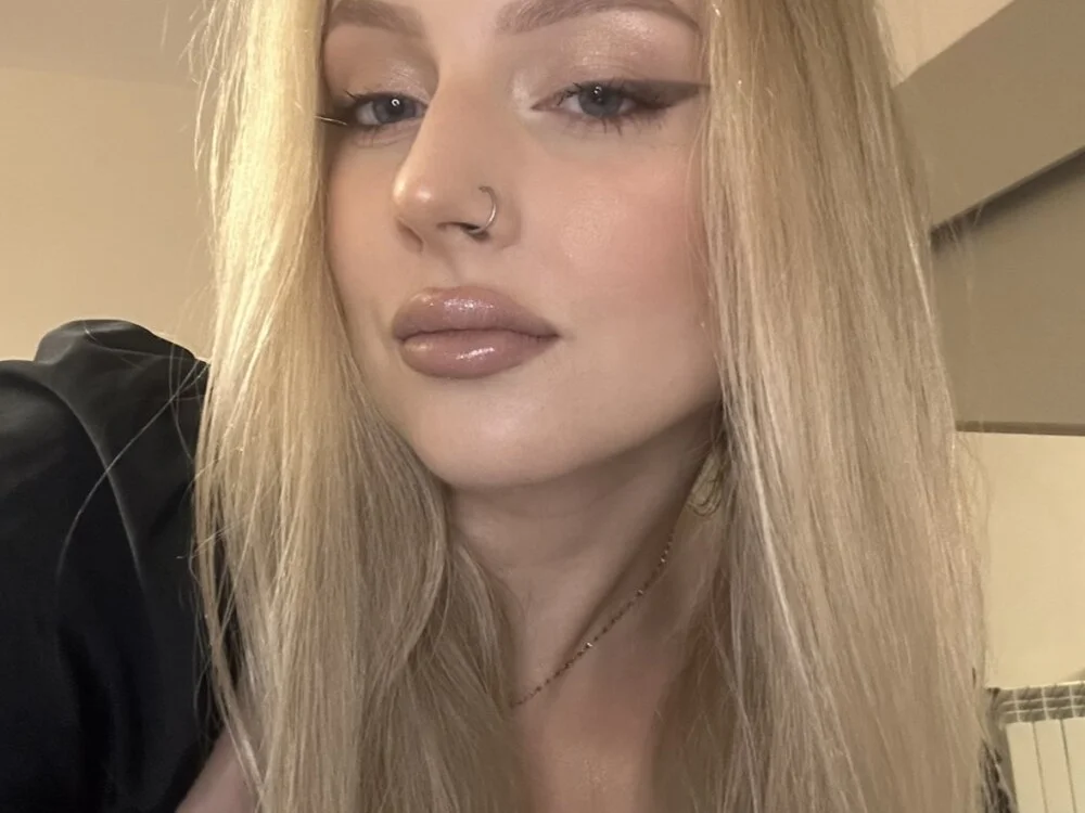 MayaWetDream Offline XXX-Chat