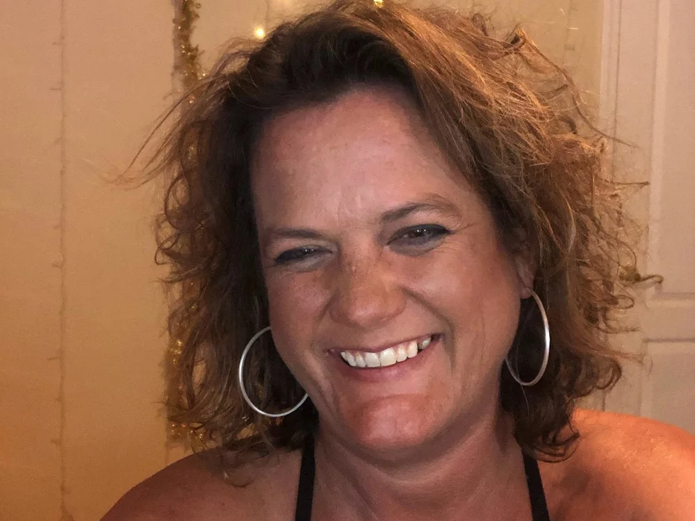 AmazonMilf's Offline Chat Room