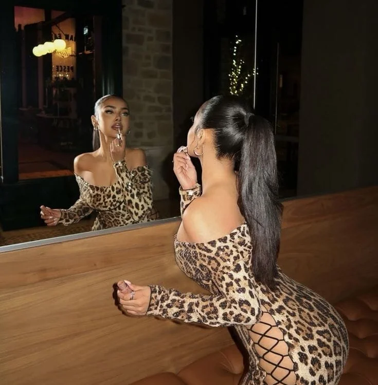 Zoughaxx Adlı Modelin Çevrimdışı XXX Sohbeti