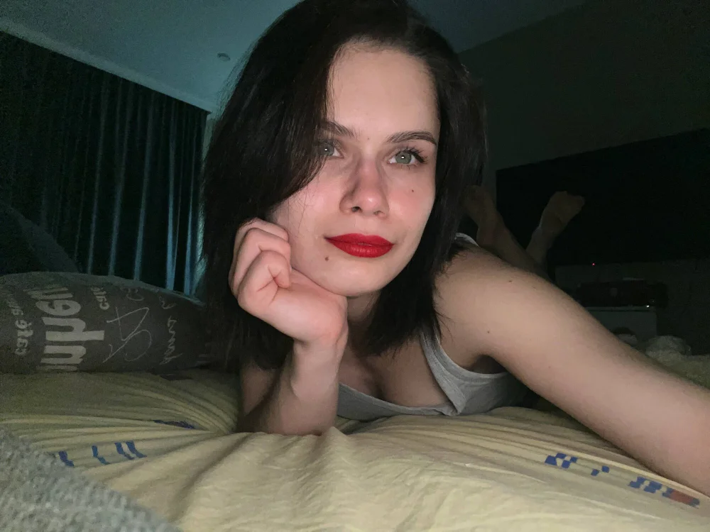 Madeleine_Holt Adlı Modelin Çevrimdışı XXX Sohbeti