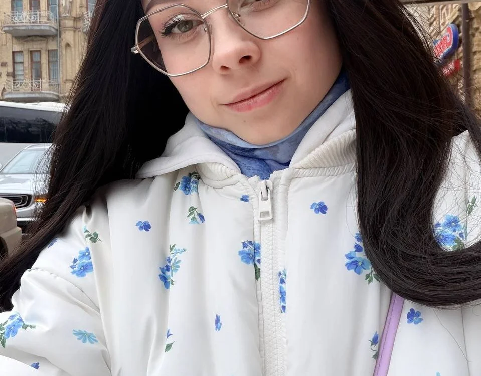 Emily__Hamilton Offline Chatraum