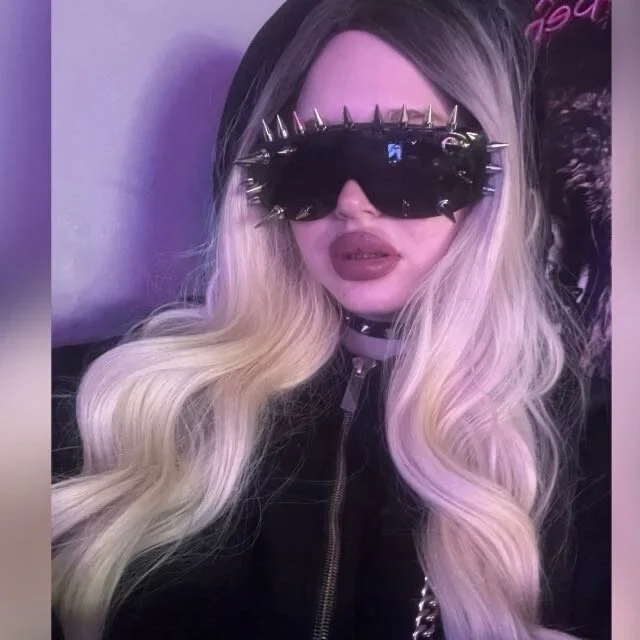 KattyClarke's Offline Chat Room