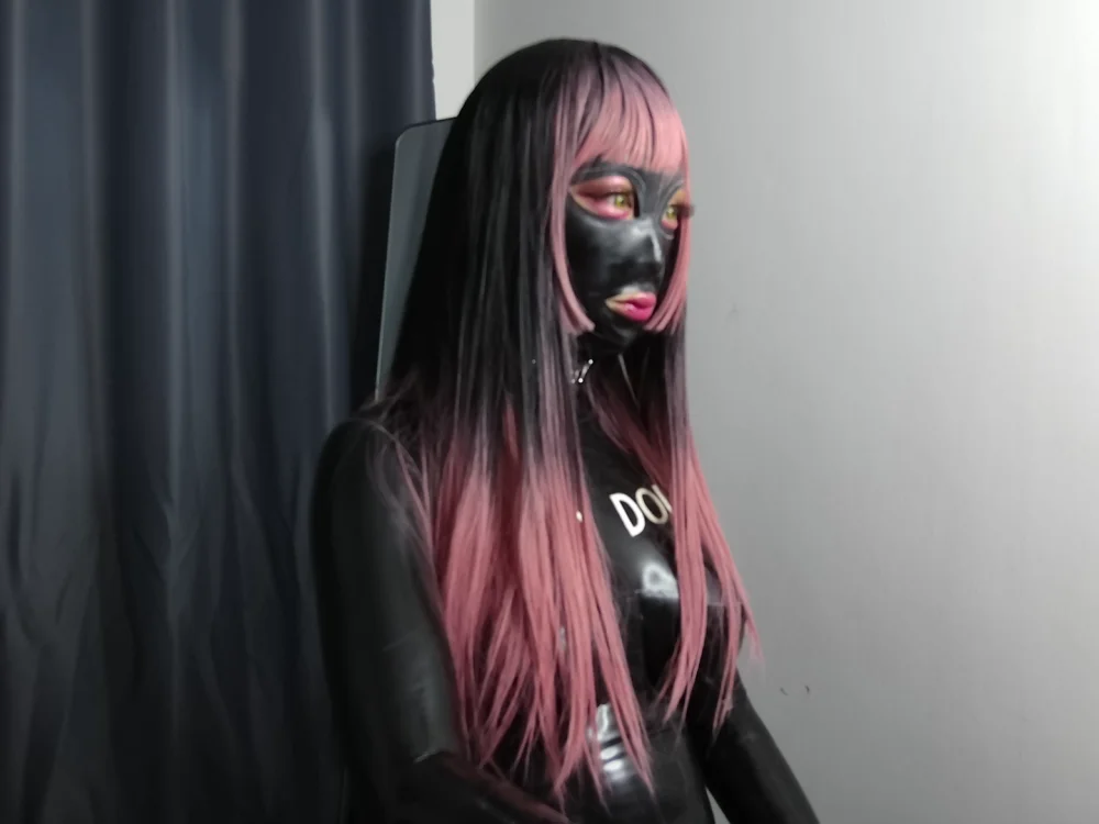 Chatroom XXX hors ligne de latexrubydoll_
